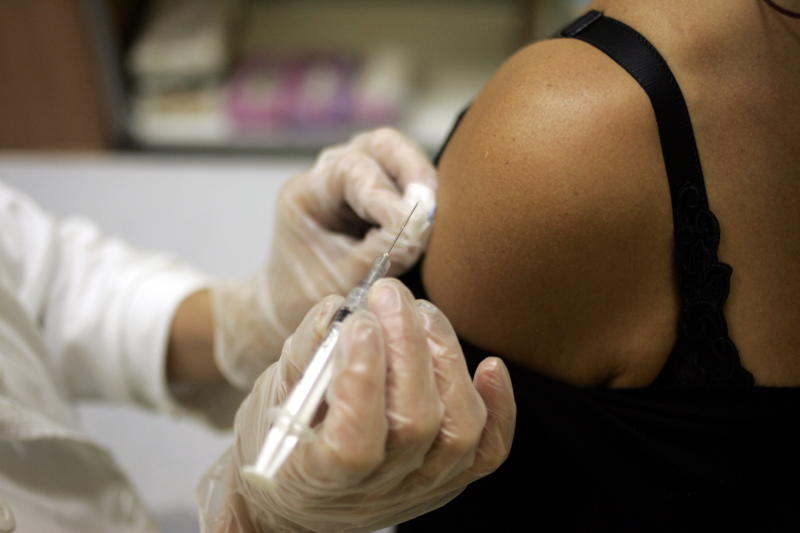 “Ho il braccio indolenzito”. Vaccinata la prima italiana in Gb; un’infermiera “Ho il braccio indolenzito”. Vaccinata la prima italiana in Gb; un’infermiera