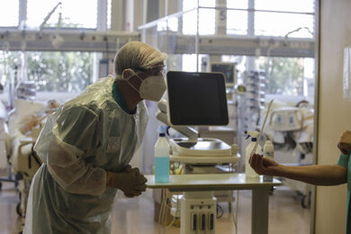 Covid,12.030 nuovi casi ma meno tamponi. Calo delle terapie intensive