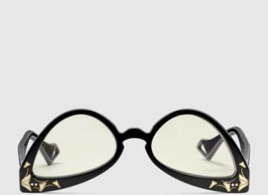 Gucci ‘capovolge’ gli occhiali, prezzo 513 €. Sui social incredulità e ironia