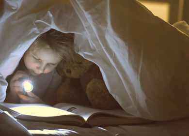 Stefano Accorsi la poesia per i bambini con Save the Children