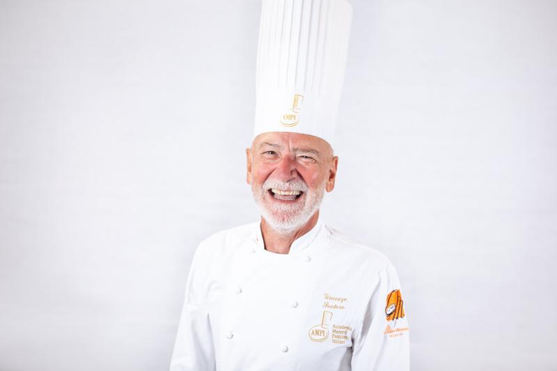Vincenzo Santoro vince il premio “Artisti del panettone” Vincenzo Santoro vince il premio “Artisti del panettone”
