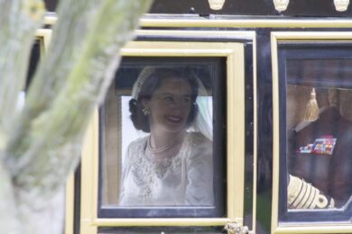 Regina Elisabetta e The Crown, ultime notizie bomba: interviene il governo