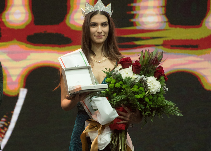 Martina Sambucini è Miss Italia: neanche il Covid cancella la fascia effimera