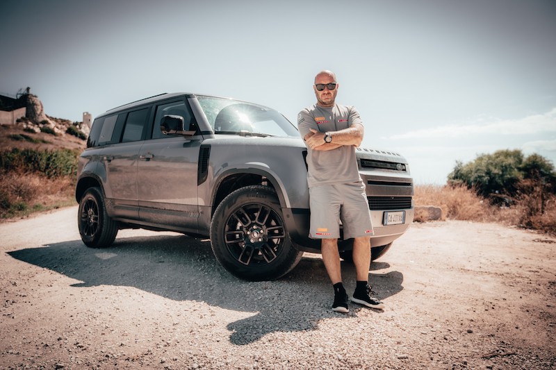 Pirelli presenta il nuovo  pneumatico Scorpion Zero All Season per il Defender
