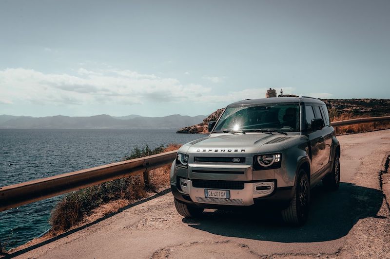 Pirelli presenta il nuovo  pneumatico Scorpion Zero All Season per il Defender