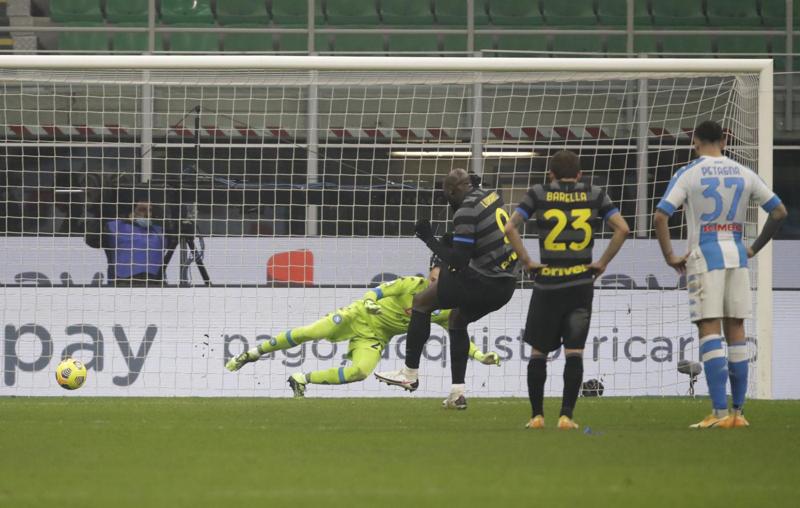 Inter, 1-0 sofferto al Napoli: Conte ringrazia Handanovic e il palo Inter, 1-0 sofferto al Napoli: Conte ringrazia Handanovic e il palo