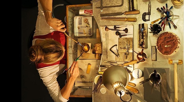 Nel laboratorio di Giulia: “3D ? No, i gioielli artigianali sono unici”. FOTO