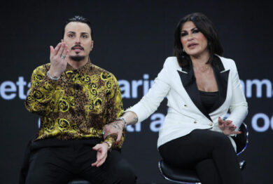 Camorra: 21 arresti, anche il boss padre del manager di Tony Colombo