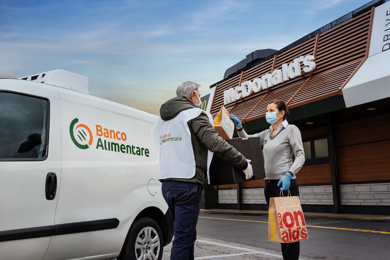McDonald’s distribuirà 100.000 pasti caldi in beneficenza entro marzo McDonald’s distribuirà 100.000 pasti caldi in beneficenza entro marzo