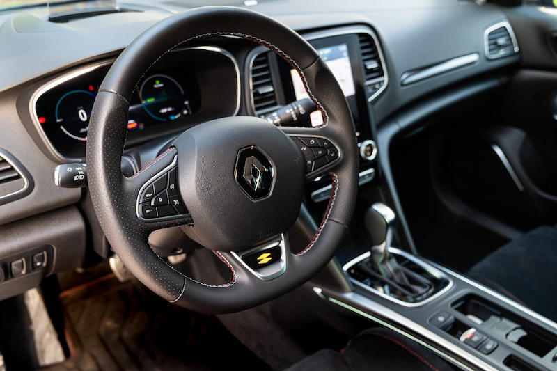 Nuova Renault Megane Sporter E-Tech, il piacere di guida anche in elettrico