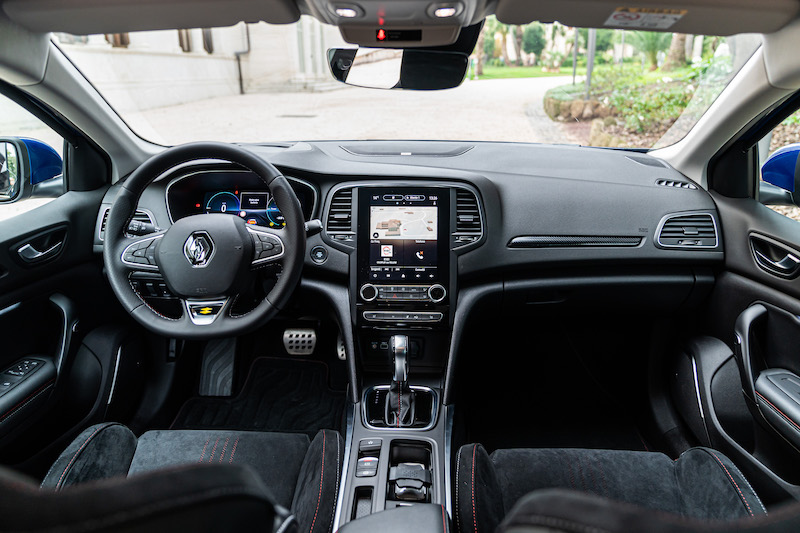 Nuova Renault Megane Sporter E-Tech, il piacere di guida anche in elettrico
