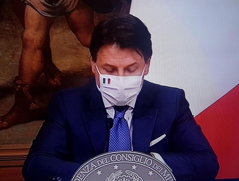 Covid, verso zona rossa nei giorni critici. Conte: “Interventi aggiuntivi” Covid, verso zona rossa nei giorni critici. Conte: “Interventi aggiuntivi”