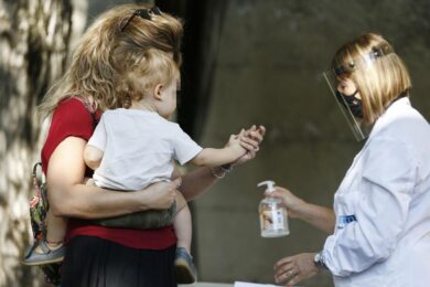 Crisi? Il gel Angelini va a ruba: ecco i conti d’oro di Amuchina