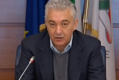 Arcuri svela la lista dei primi vaccinati.”Ospedali,anziani,scuole e carceri”