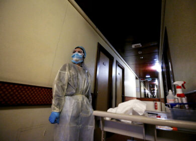 Covid, 18.236 nuovi casi su 185.320 tamponi. I morti sono 683