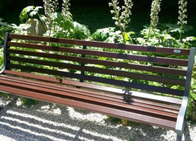 Covid, a Bari smontate le panchine per evitare assembramenti