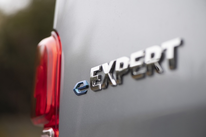 Nuovo Peugeot e-Expert è “Van Of The Year 2021” Nuovo Peugeot e-Expert è “Van Of The Year 2021”