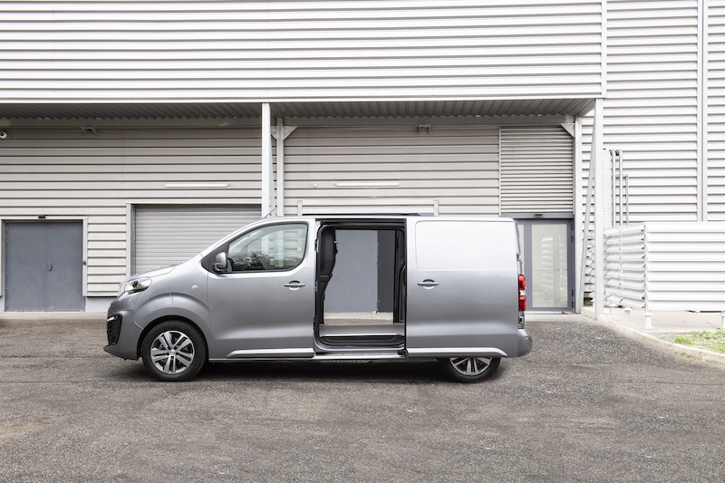 Nuovo Peugeot e-Expert è “Van Of The Year 2021” Nuovo Peugeot e-Expert è “Van Of The Year 2021”
