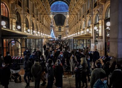 Galleria, giro di vite anti-assembramenti per tutto il fine settimana