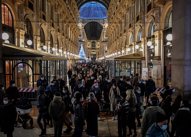 Galleria, giro di vite anti-assembramenti per tutto il fine settimana Galleria, giro di vite anti-assembramenti per tutto il fine settimana