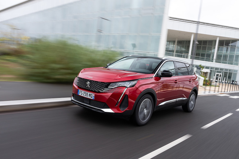 Nuovo design, tanta tecnologia e comfort per Peugeot 3008 e 5008 Nuovo design, tanta tecnologia e comfort per Peugeot 3008 e 5008