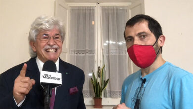 Antonio Razzi Natale show, auguri sing song da brivido. Trema Mariah Carey