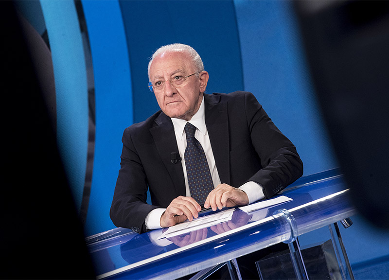 Covid disastro Sanità De Luca. Medici Anaao:la Campania andrebbe commissariata Covid disastro Sanità De Luca. Medici Anaao:la Campania andrebbe commissariata