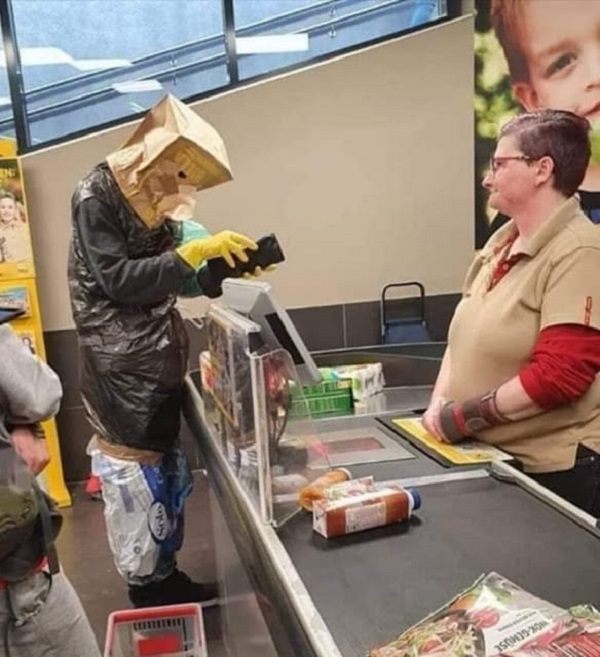 Coronavirus, ‘Buon Dpcm a te e famiglia”. Ironia del web in versione natalizia