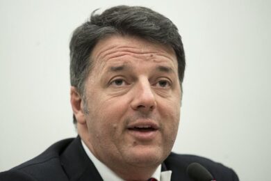 Conte ringalluzzito dalla retromarcia di Renzi: retroscena da Palazzo Chigi