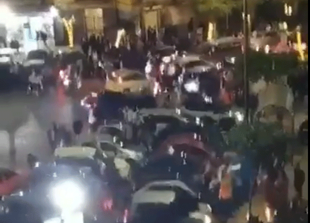 Ercolano, maxi rissa per strada durante il lockdown. Video Ercolano, maxi rissa per strada durante il lockdown. Video