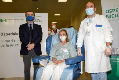 Niguarda, 324 fiale per la Lombardia. Fontana: “Abbiamo le armi per vincere”