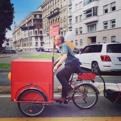 La ciclo-libreria a pedalata assistita che fa concorrenza ad Amazon