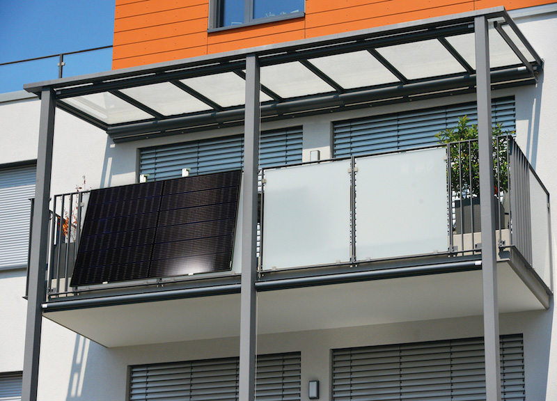Enel x, l’impianto fotovoltaico Sun Plug&Play sul balcone per l’energia a casa Enel x, l’impianto fotovoltaico Sun Plug&Play sul balcone per l’energia a casa