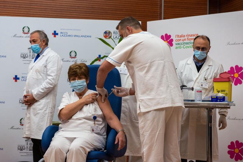 Vaccino ok per 7 medici pubblici su 10. “Ma ai medici privati chi ci pensa?” Vaccino ok per 7 medici pubblici su 10. “Ma ai medici privati chi ci pensa?”