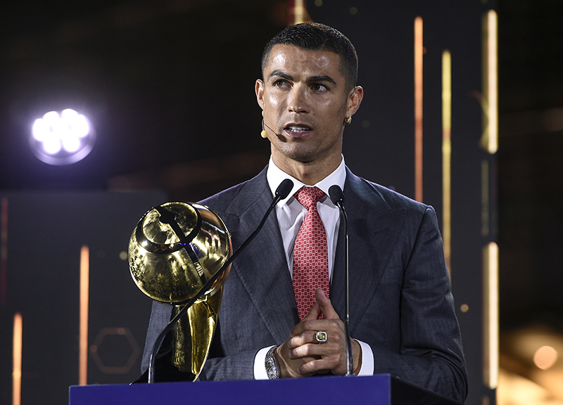 Georgina Rodriguez abito “wow”: mette in ombra Cristiano Ronaldo a Dubai. FOTO Georgina Rodriguez abito “wow”: mette in ombra Cristiano Ronaldo a Dubai. FOTO