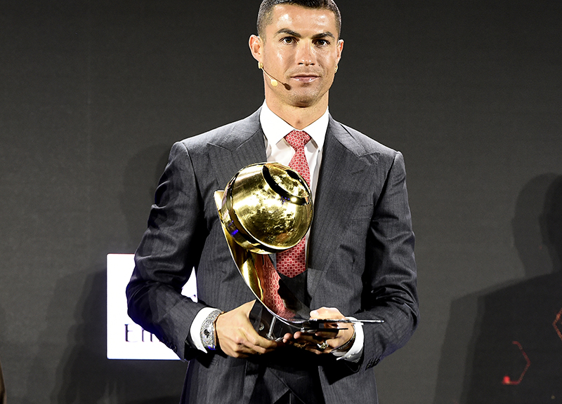 Georgina Rodriguez abito “wow”: mette in ombra Cristiano Ronaldo a Dubai. FOTO Georgina Rodriguez abito “wow”: mette in ombra Cristiano Ronaldo a Dubai. FOTO