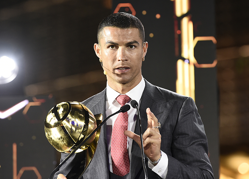 Georgina Rodriguez abito “wow”: mette in ombra Cristiano Ronaldo a Dubai. FOTO Georgina Rodriguez abito “wow”: mette in ombra Cristiano Ronaldo a Dubai. FOTO