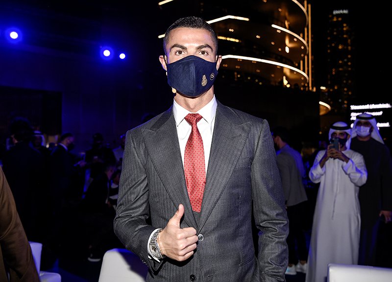Georgina Rodriguez abito “wow”: mette in ombra Cristiano Ronaldo a Dubai. FOTO Georgina Rodriguez abito “wow”: mette in ombra Cristiano Ronaldo a Dubai. FOTO