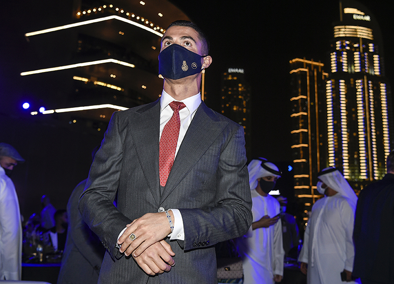 Georgina Rodriguez abito “wow”: mette in ombra Cristiano Ronaldo a Dubai. FOTO Georgina Rodriguez abito “wow”: mette in ombra Cristiano Ronaldo a Dubai. FOTO
