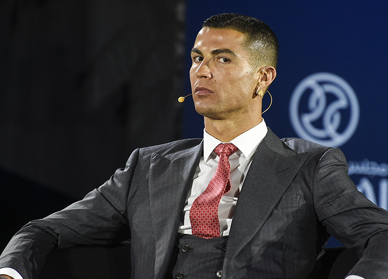 Georgina Rodriguez abito “wow”: mette in ombra Cristiano Ronaldo a Dubai. FOTO Georgina Rodriguez abito “wow”: mette in ombra Cristiano Ronaldo a Dubai. FOTO