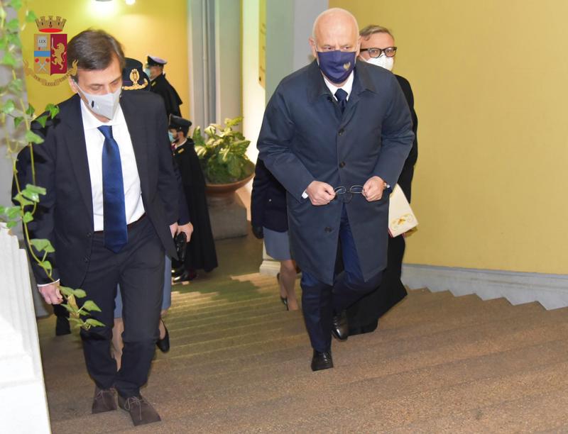 Questura, primo giorno in via Fatebenefratelli per Giuseppe Petronzi Questura, primo giorno in via Fatebenefratelli per Giuseppe Petronzi