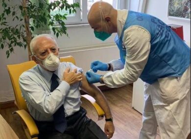 Mattarella si vaccinerà al suo turno,Vincenzo de Luca no