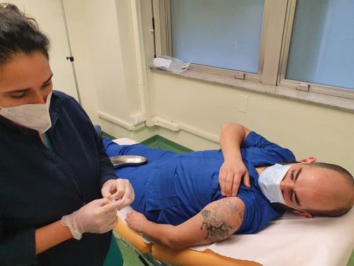 Covid, prime vaccinazioni negli ospedali milanesi. FOTO
