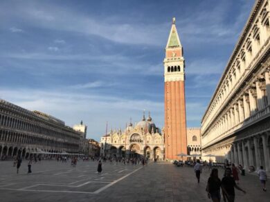 Effetto Covid a Venezia, è crisi. E i locali storici finiscono ai cinesi