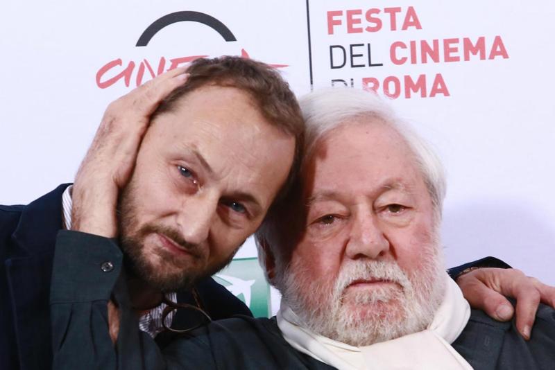 Dalla serie Netflix “SanPa” alla realtà: le foto di Muccioli e San Patrignano Dalla serie Netflix “SanPa” alla realtà: le foto di Muccioli e San Patrignano