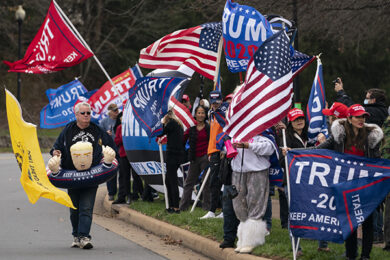 “Colpa degli italiani se Trump ha perso”. La teoria del complotto Obama-Renzi