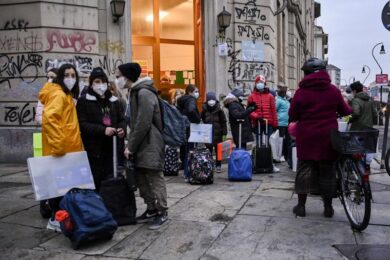 “Basta DAD, ma a scuola servono screening, vaccini e lockdown intermittenti”