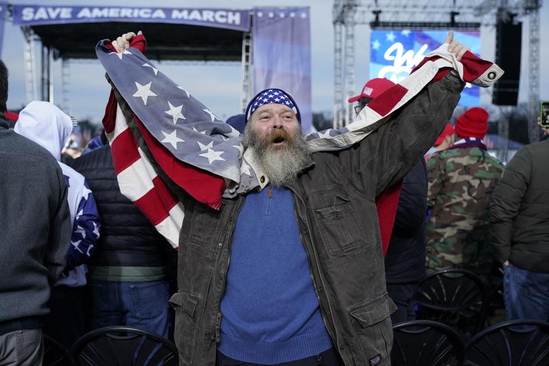 Usa sotto choc, fan di Trump marciano su Capitol Hill. TUTTE LE FOTO E I VIDEO Usa sotto choc, fan di Trump marciano su Capitol Hill. TUTTE LE FOTO E I VIDEO
