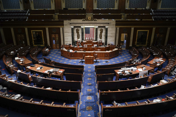 Usa sotto choc, fan di Trump marciano su Capitol Hill. TUTTE LE FOTO E I VIDEO Usa sotto choc, fan di Trump marciano su Capitol Hill. TUTTE LE FOTO E I VIDEO