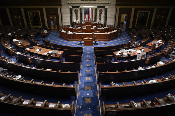 Usa sotto choc, fan di Trump marciano su Capitol Hill. TUTTE LE FOTO E I VIDEO Usa sotto choc, fan di Trump marciano su Capitol Hill. TUTTE LE FOTO E I VIDEO